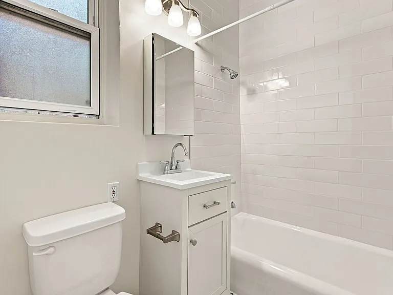 1850 Clay Street Apartments — Photo 12