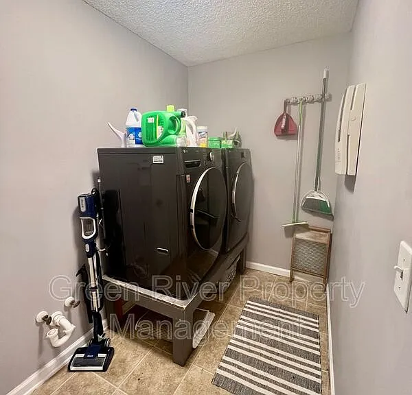 3352 Shelley Dr — Photo 15