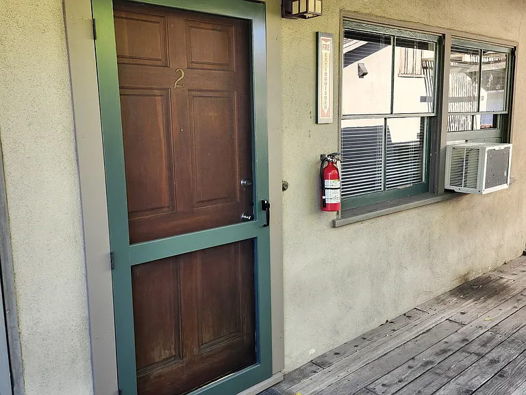 405 N Mentor Ave #2 — Photo 3
