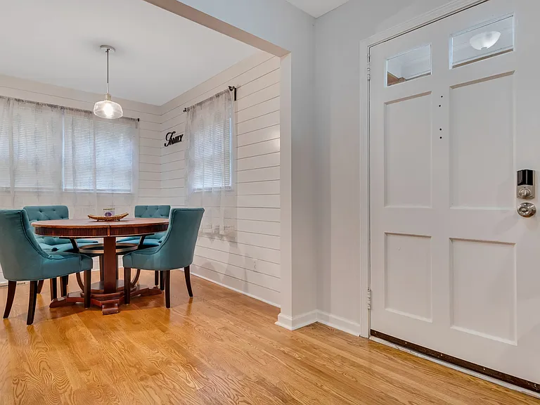 1296 Diamond Ave SE — Photo 8