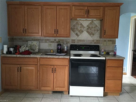 5th image of 3598 Woodbine Ave