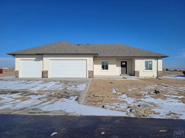 697 E Cabaret Dr, Pueblo West, CO 81007