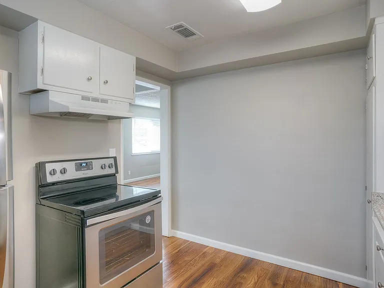 Phoenix Apartments — Photo 34