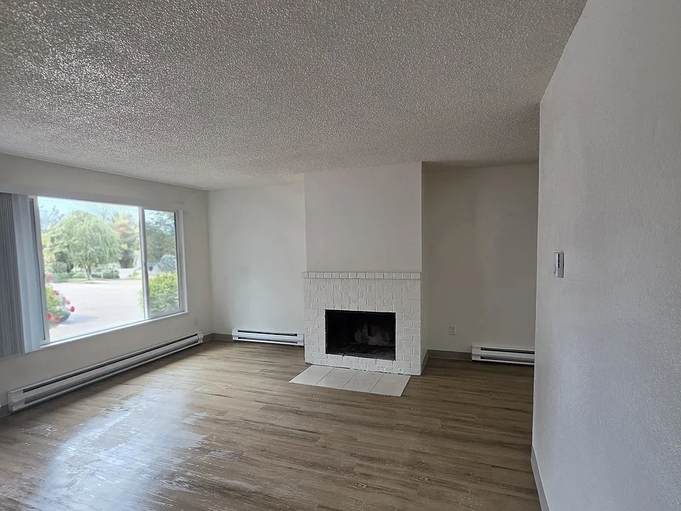 1306 NE 183rd Ave