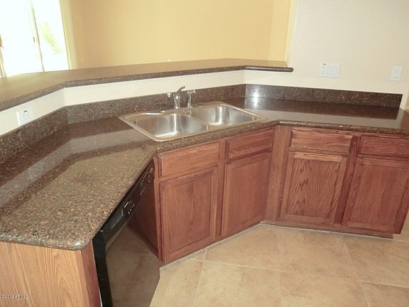 4th image of 107 S Laura Ln