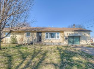 2043 Forest Dr, Carthage, MO 64836