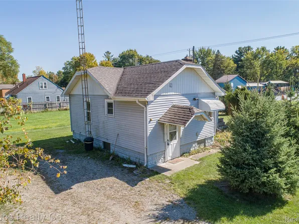 5305 Lapeer Rd, Burton, MI 48509
