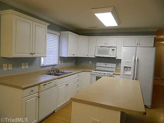3rd image of 203 Brighton Village Ln