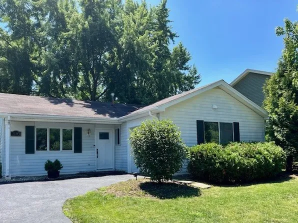 3105 Fox Hill Rd, Aurora, IL 60504