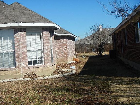 3rd image of 1416 Doris Dr