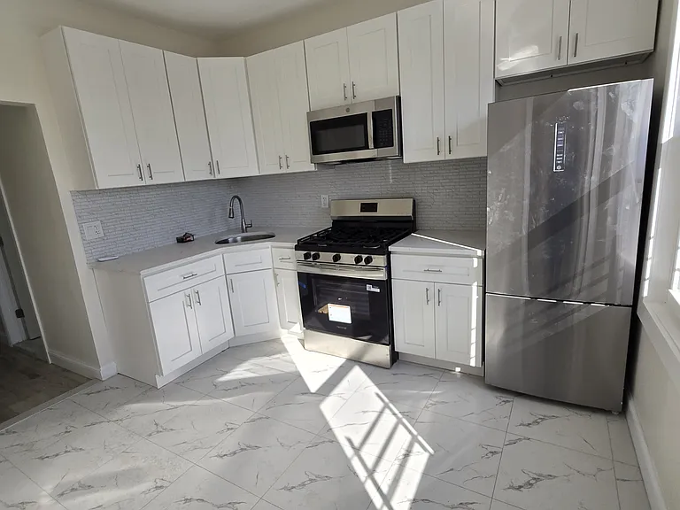 612 Richmond Rd #2 — Photo 3