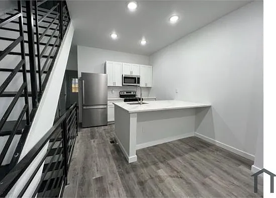 2859 N Ringgold St — Photo 2