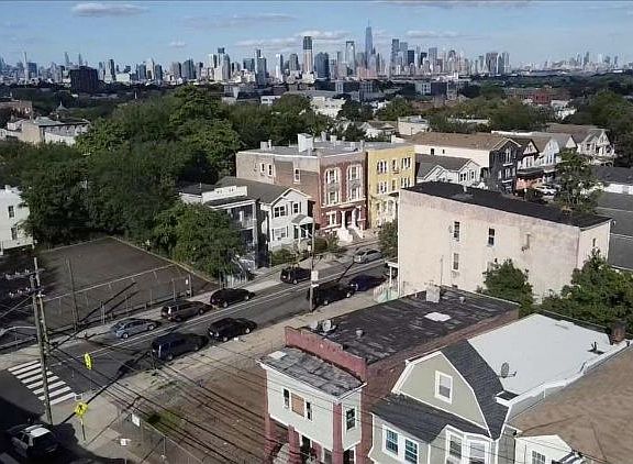3rd image of 210-212 Bergen Ave