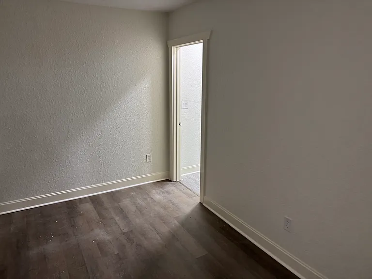 1011 N Valderas St — Photo 19