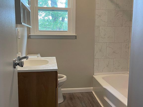 2nd image of 715 Suncrest Dr