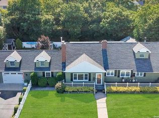 20 W Bay Dr, West Islip, NY 11795