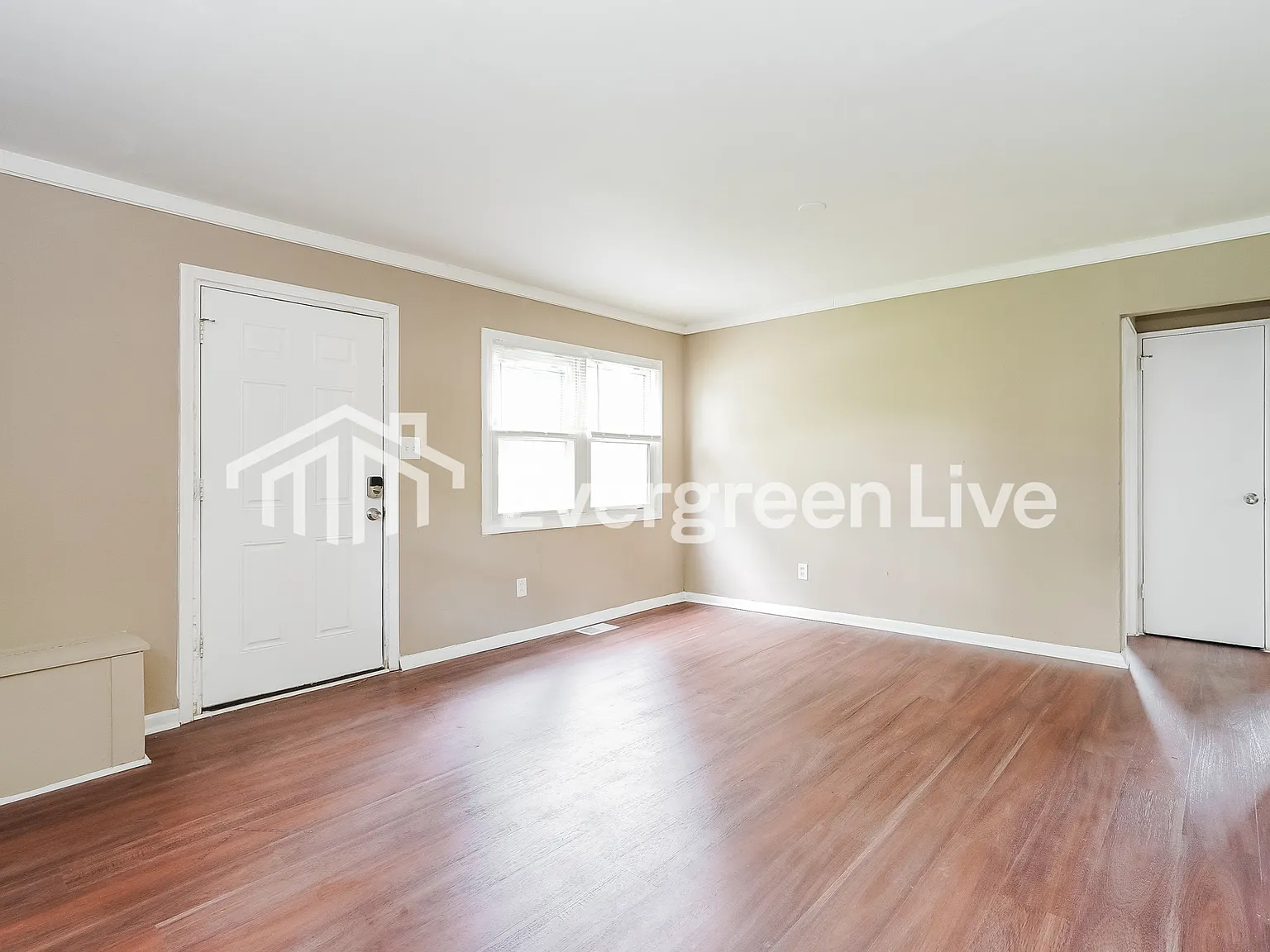 3 bed, 1.0 bath, 1054 sqft, $1,545 — Photo 3