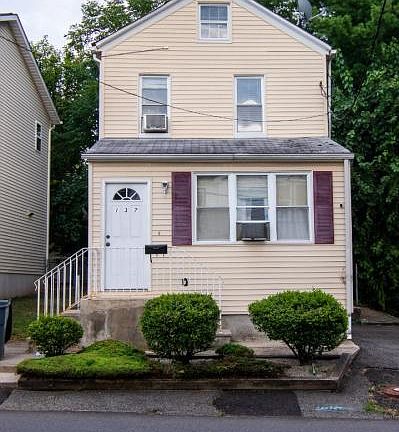 2nd image of 137 Oswald Pl