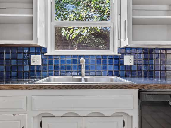 5th image of 1024 Washington St