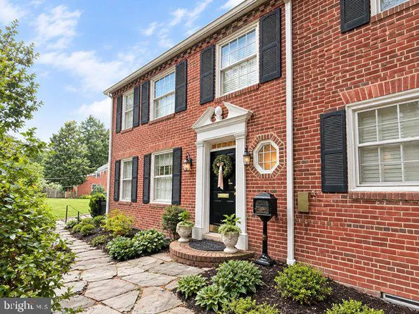 3705 Lorcom Ln, Arlington, VA 22207