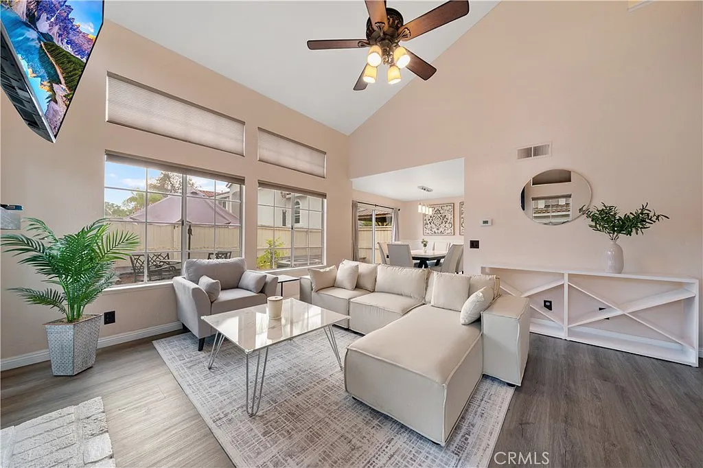 3 bed, 2.5 bath, 1325 sqft, $5,500 — Photo 2