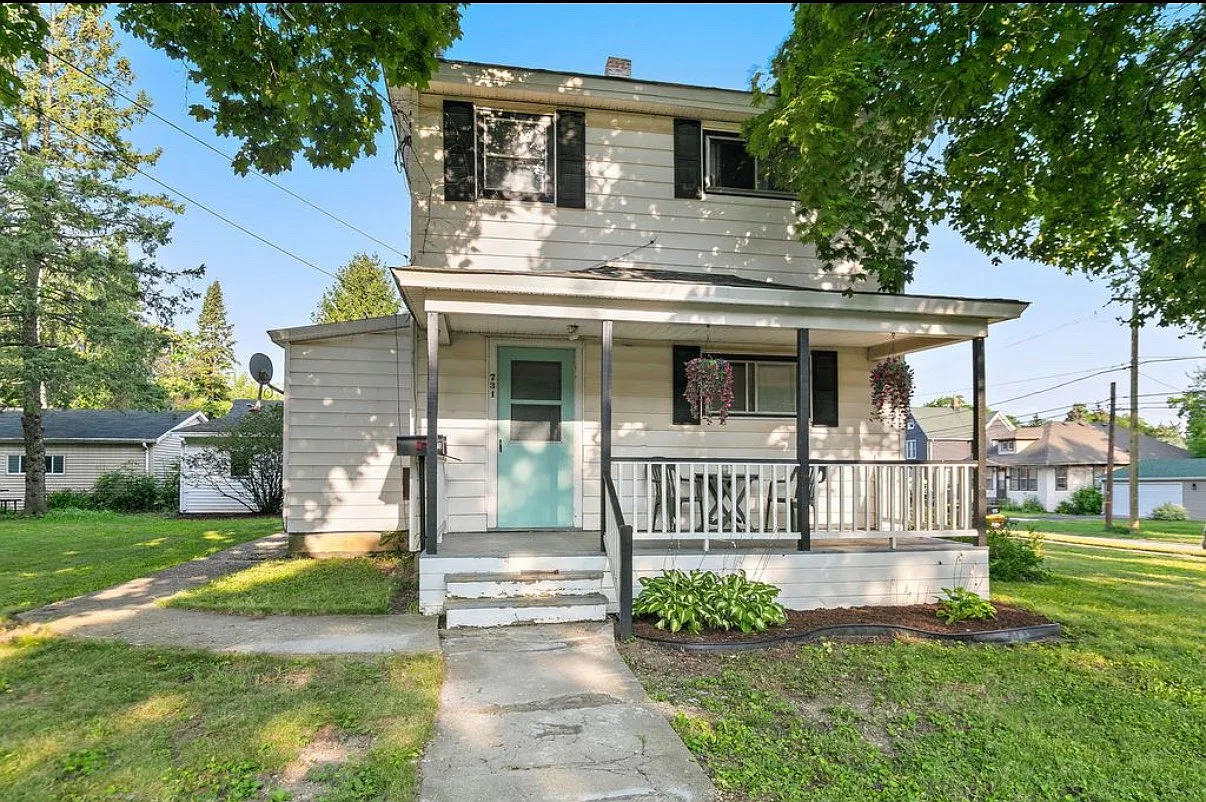 3 bed, 1.5 bath, $1,850 — Photo 1
