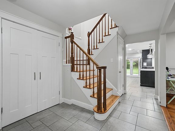 4th image of 14 Lori Ln
