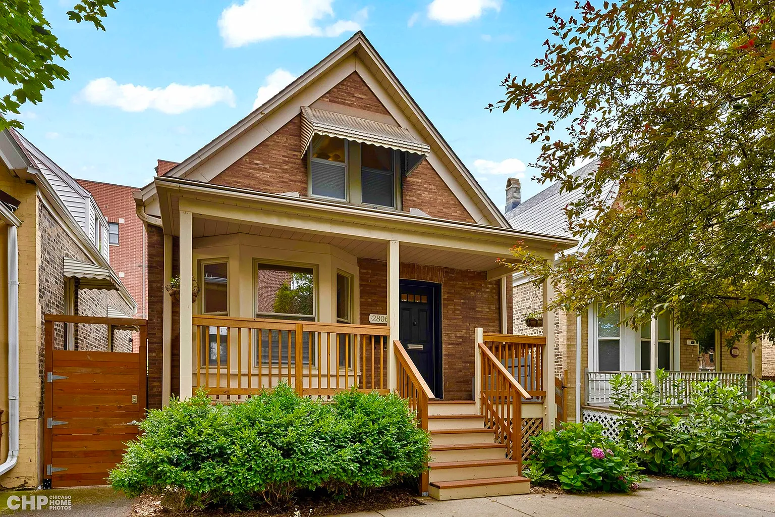 2806 N Maplewood Ave photo 1