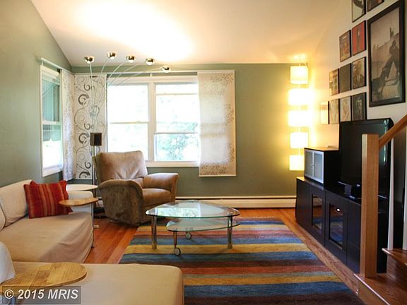 HUGE vaulted Great Room