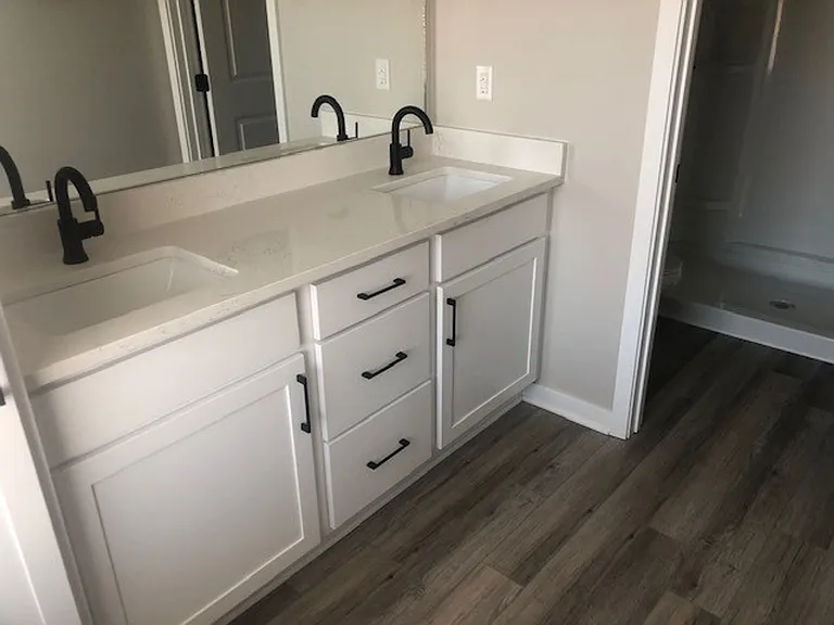 311 SW Brookside Dr — Photo 8