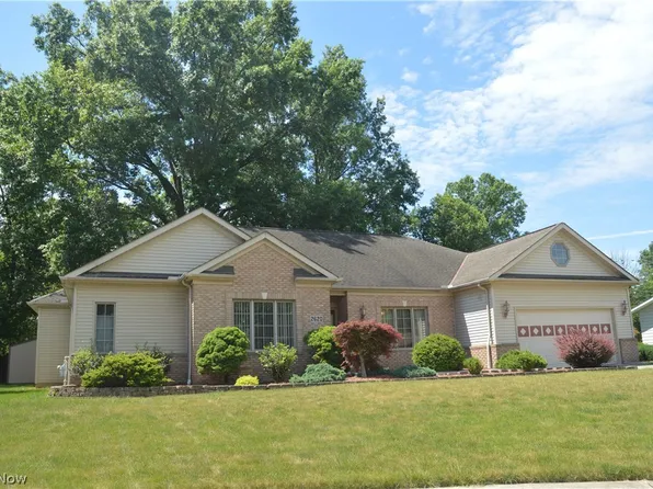 2620 Easthill Cir, Seven Hills, OH 44131