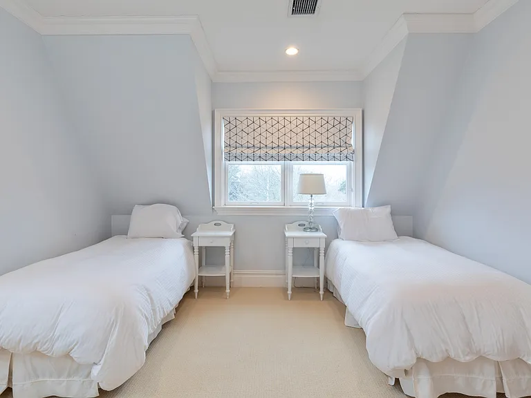 704 Ocean Rd — Photo 13