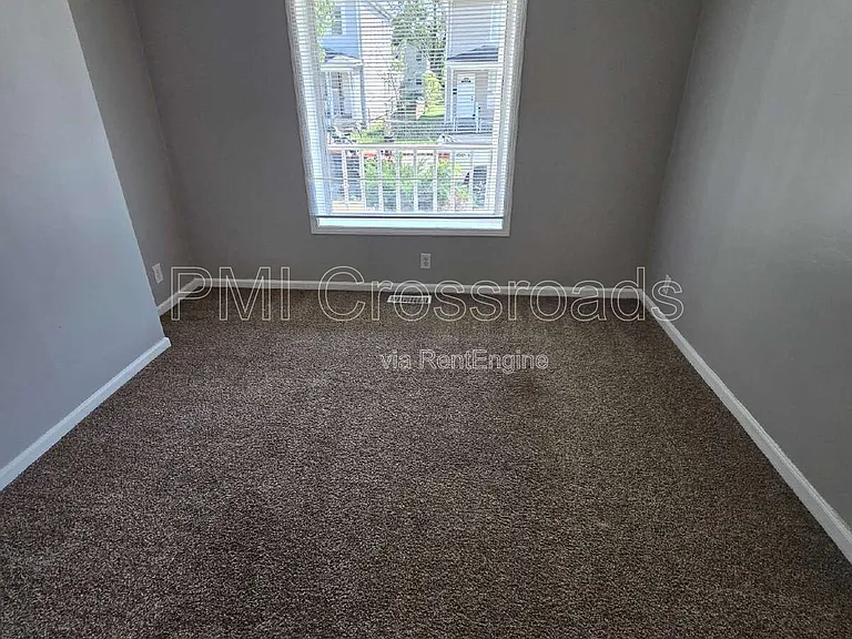 153 S Cypress Ave — Photo 30