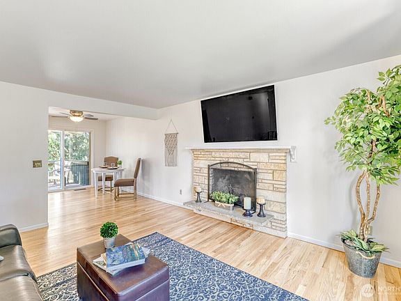 4th image of 23312 44th Avenue W