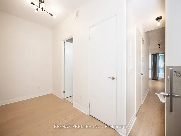 220 Victoria St #705 — Photo 4