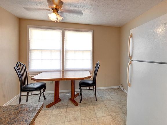 4th image of 7434 Avon Dr