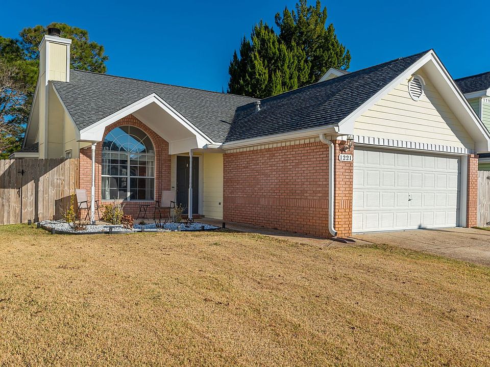 1st image of 1221 Charleston Cir