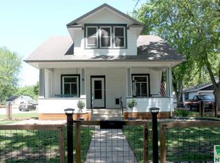 42 9th St SW, Hawarden, IA 51250
