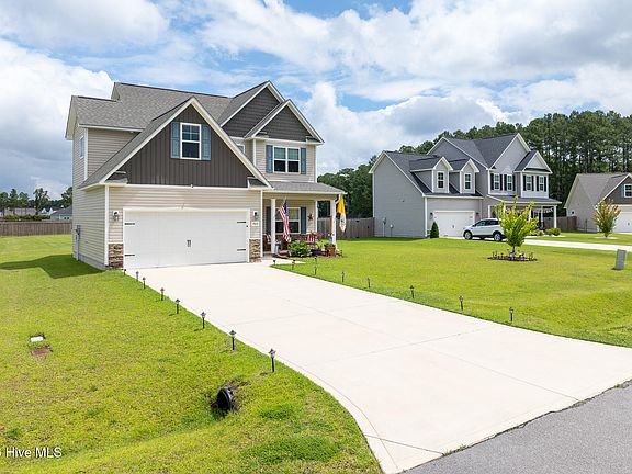 3rd image of 405 Silverstone Place