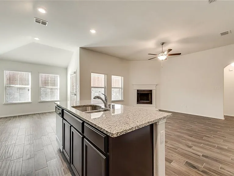 1029 N Churchill Dr — Photo 14