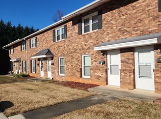 506 S Cherry St, Kernersville, NC 27284