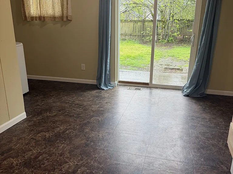 6102 SE 85th Ave — Photo 7