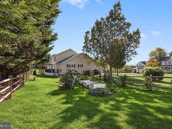 3rd image of 1019 Gullo Rd