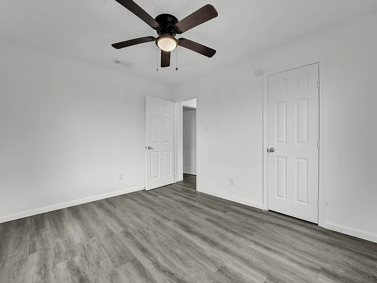161 Country Ln #1135-B — Photo 4