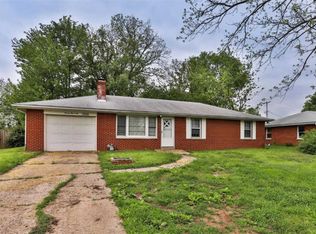 7306 Montclair Ave, Godfrey, IL 62035