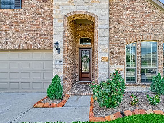 3rd image of 16223 Amber Brown Dr