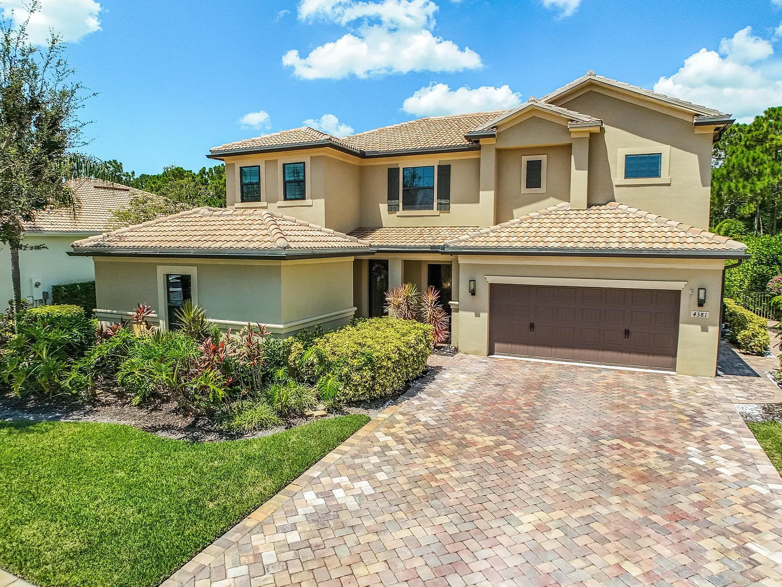5 bed, 4.0 bath, 3452 sqft, $6,500 — Photo 2