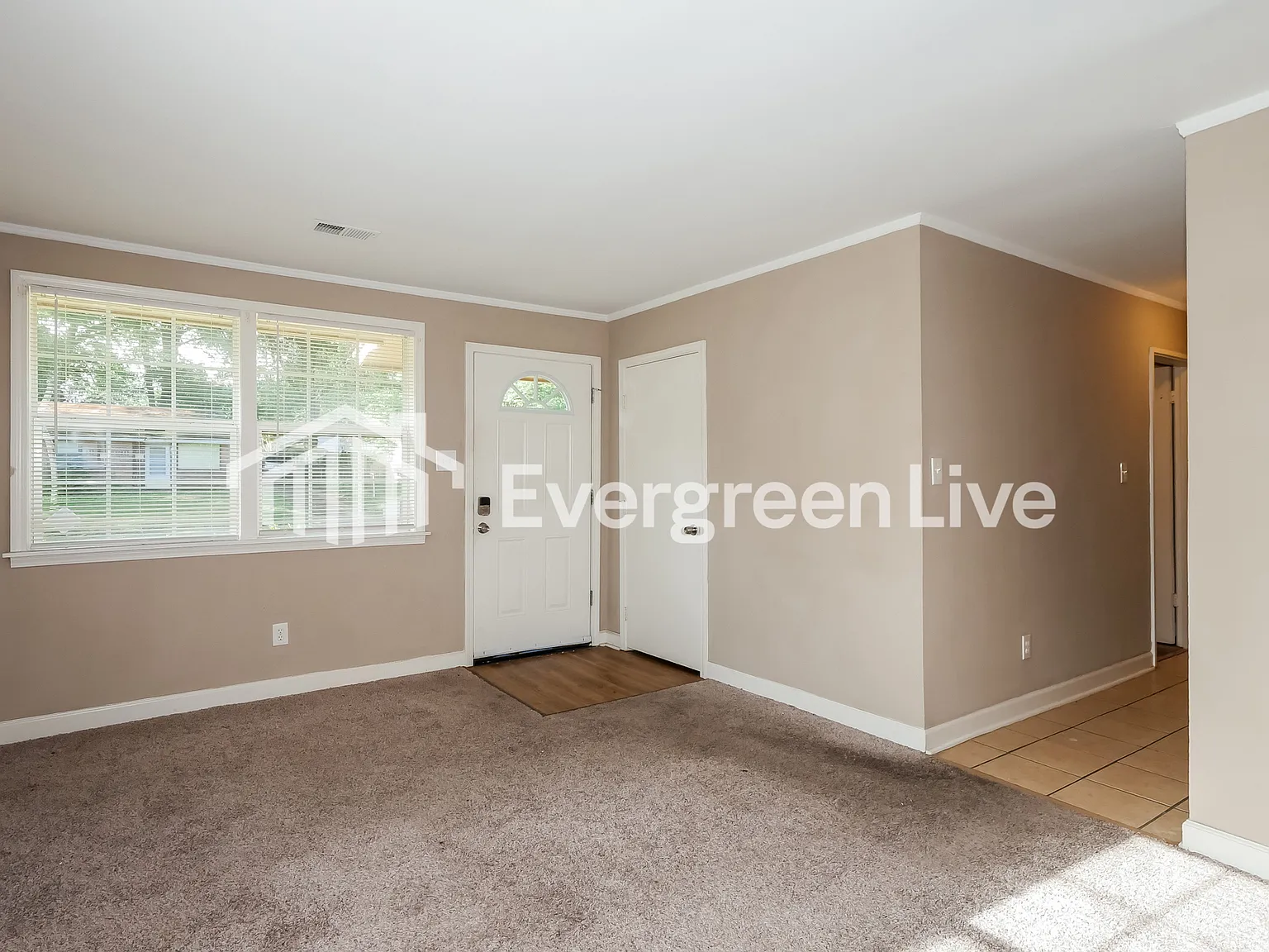 3 bed, 1.0 bath, 962 sqft, $995 — Photo 3