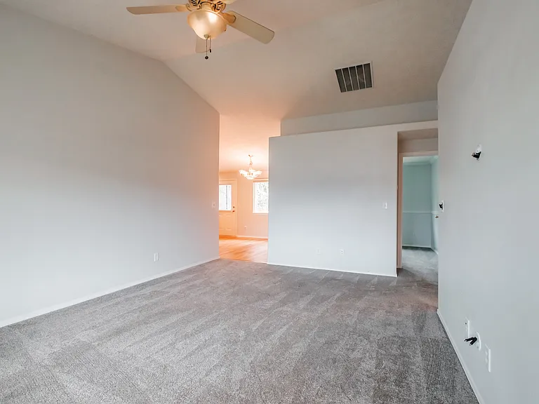 831 NW Teak Loop — Photo 29