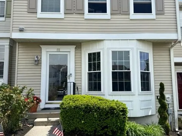 81 Pebble Ln, Blackwood, NJ 08012
